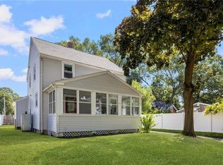 40 Grand View Dr, Warwick, RI 02886