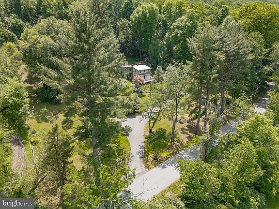 2nd image of 150 Cooks Glen Rd