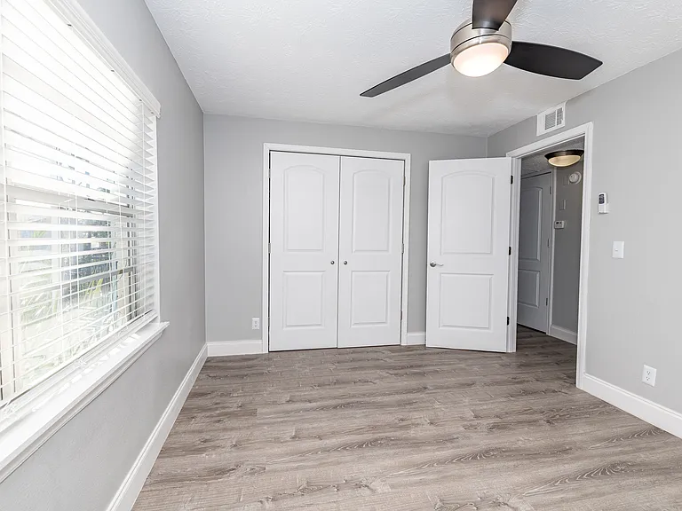 Seaside Apartments — Photo 18