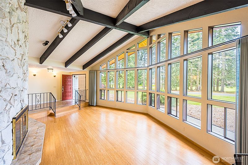 4th image of 100 Sunland Drive
