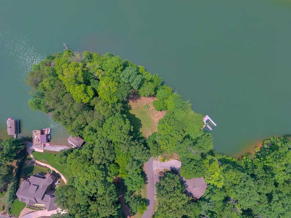 1st image of 204 E Cove Dr