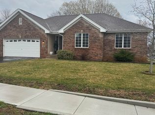 198 Trent Ln, Loves Park, IL