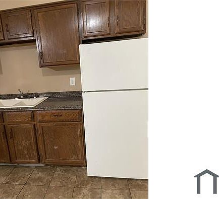 3rd image of 305 N 10th St APT 5