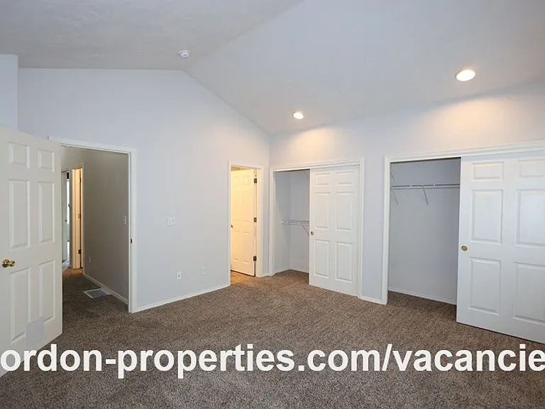 16913 NE Halsey St — Photo 39