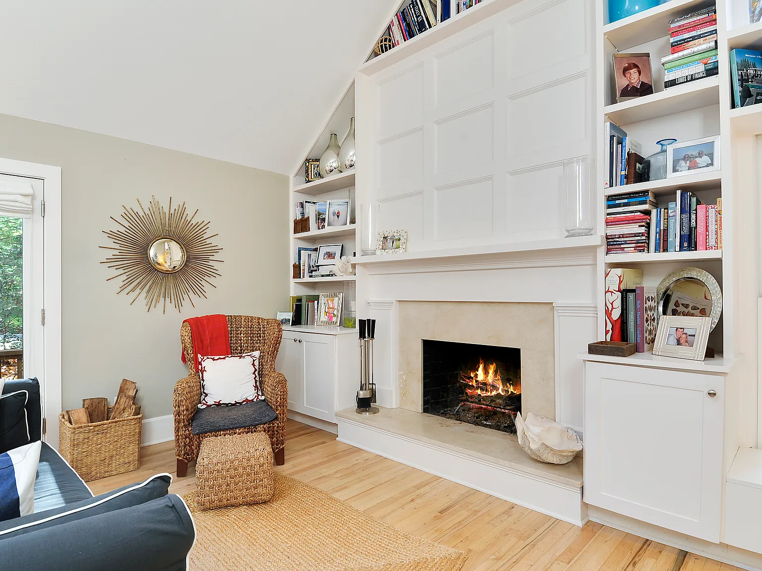 Stunning Sag Harbor Retreat — Photo 2