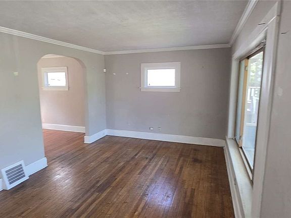 4th image of 3005 Hillcrest Ave