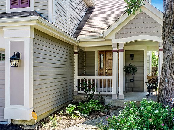3rd image of 472 Lexington Ln