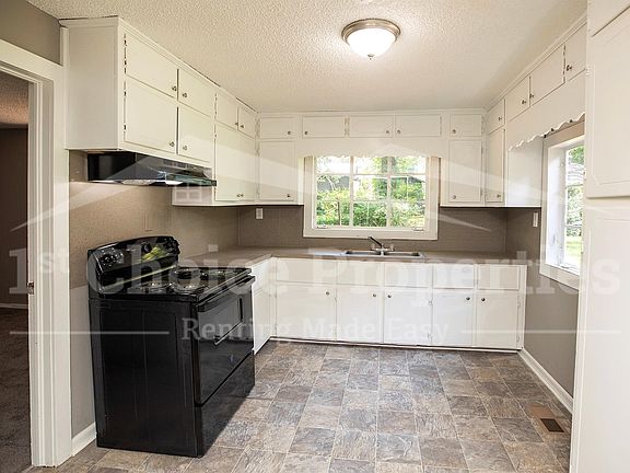 5th image of 410 Swann Dr