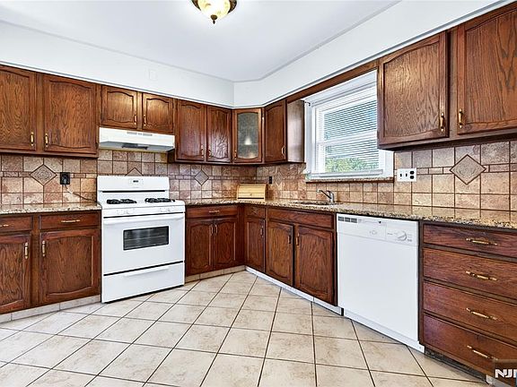 4th image of 12 Stony Hill Rd