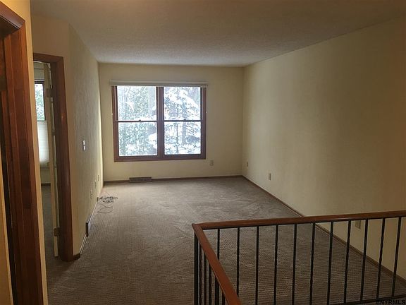 4th image of 9 Schuyler Ct