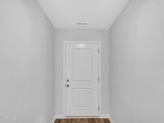 5th image of 7043 Woodline Drive SW