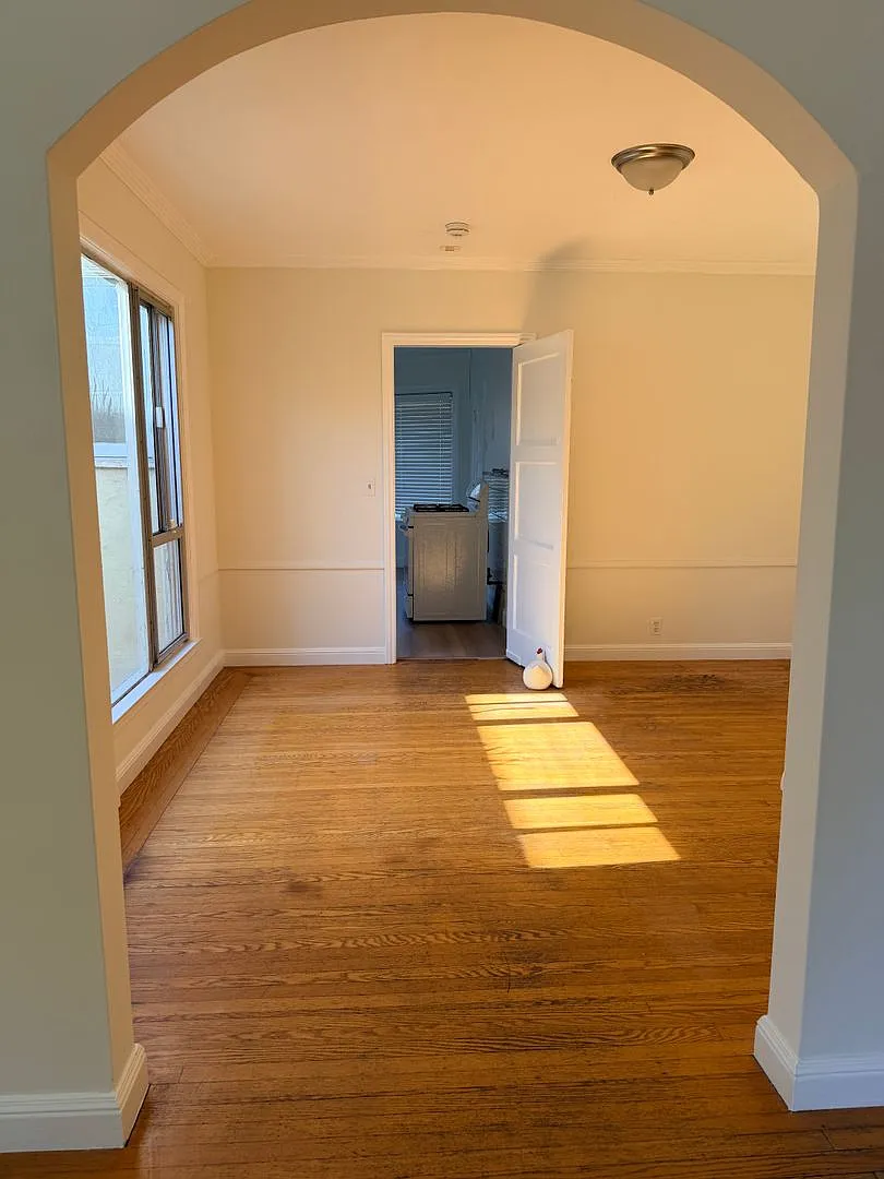 Charming 3-Bedroom Oakland Home with Vintage Character and Spacious Backyard — Photo 4