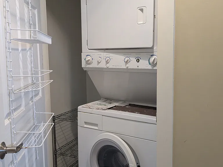 Full washer/dryer