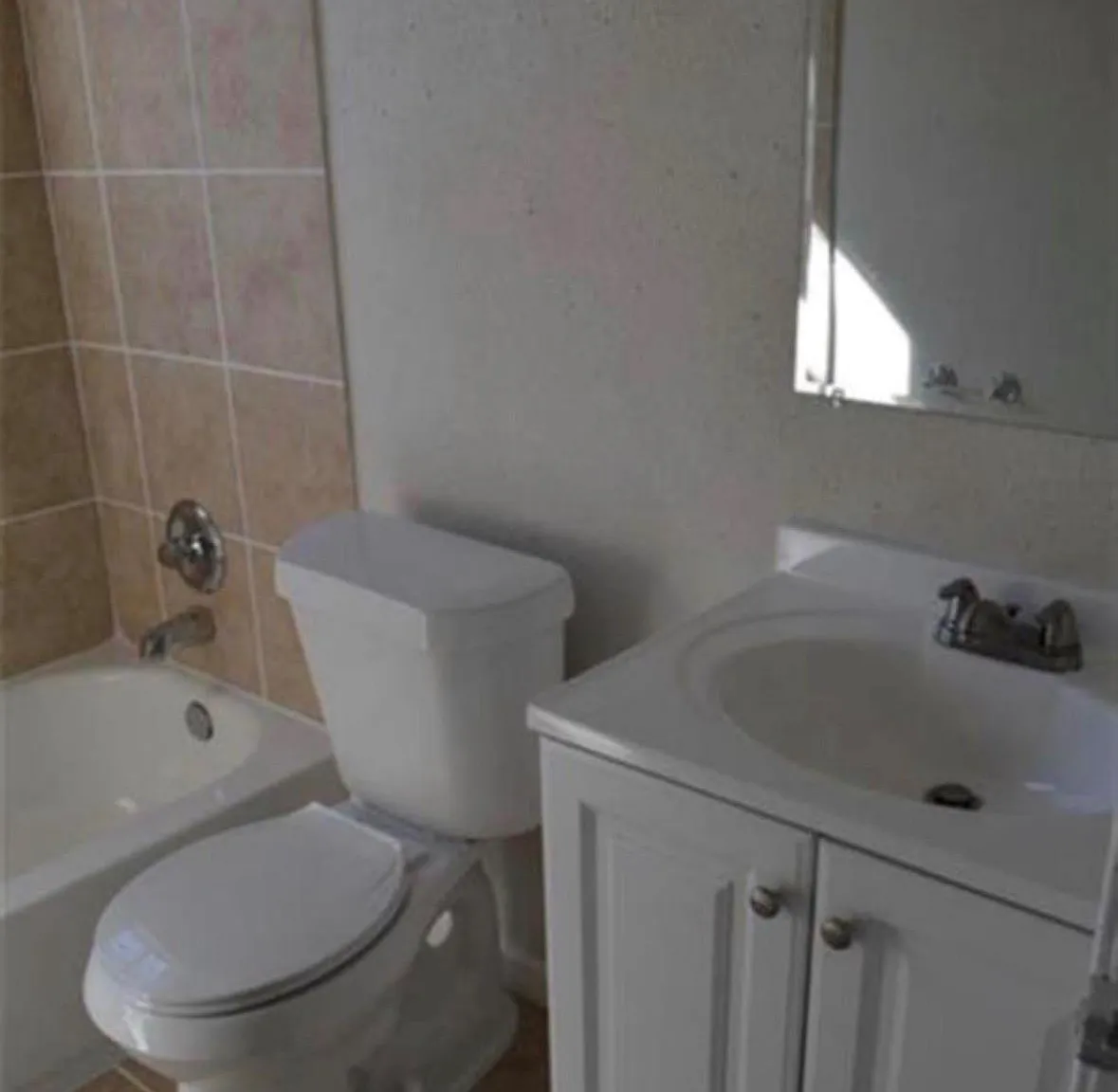 2 bed, 1.0 bath, 600 sqft, $950 — Photo 2