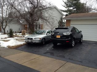 24W561 Springdale Dr, Naperville, IL