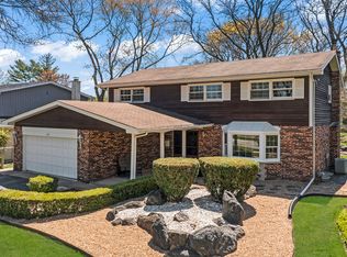 1215 W Lonnquist Blvd, Mount Prospect, IL
