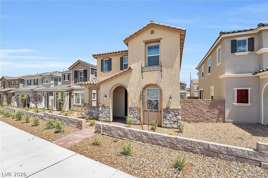 4 bed, 3.0 bath, 2040 sqft, $2,685 — Photo 1
