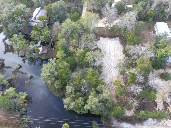 1 3rd St SE, Steinhatchee, FL 32359