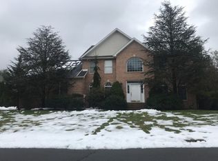 5 Alcott Close, Moosic, PA 18507