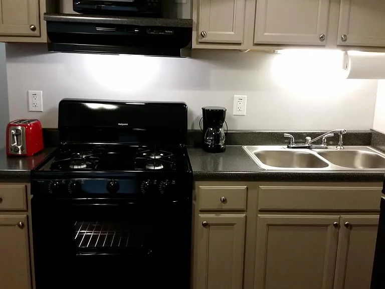 1127D Jones Ave NW — Photo 8