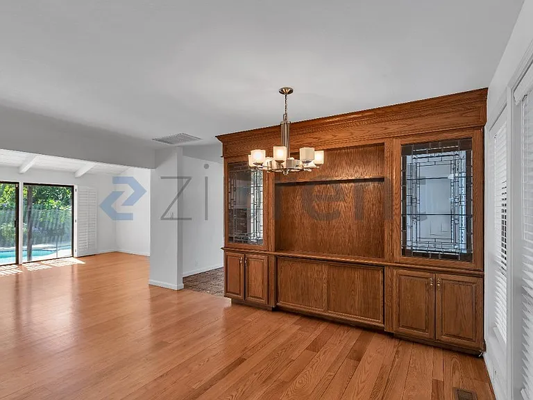 617 Hove Ct — Photo 24