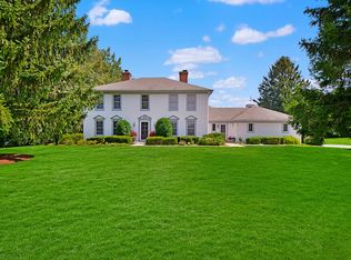 12 Oneida Ln, Hawthorn Woods, IL 60047