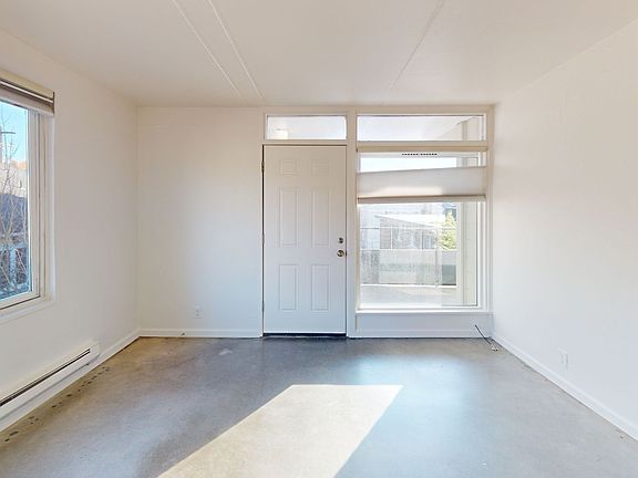 3rd image of 910 10th Ave E #17605018