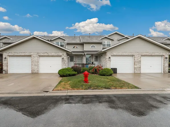 8050 Daniel Dr, Justice, IL 60458