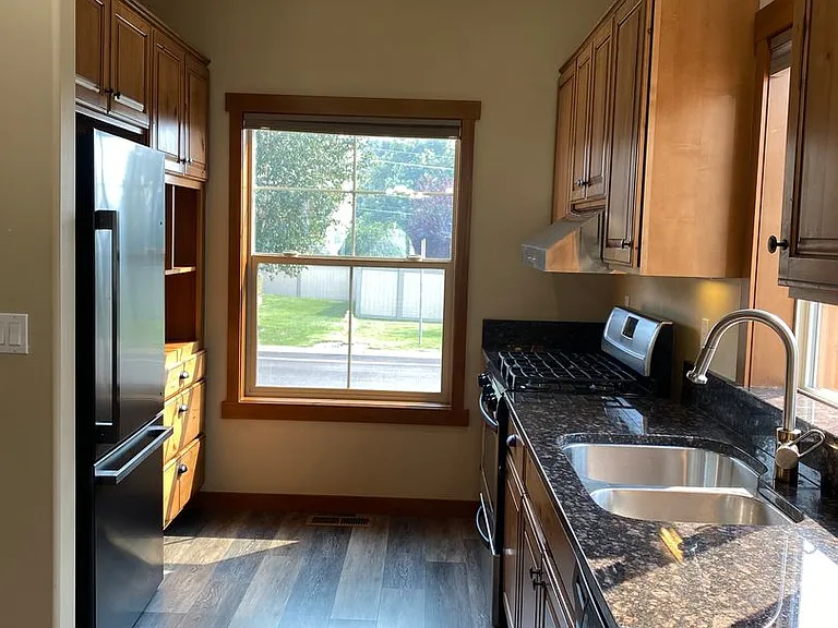 566 Village Dr — Photo 10