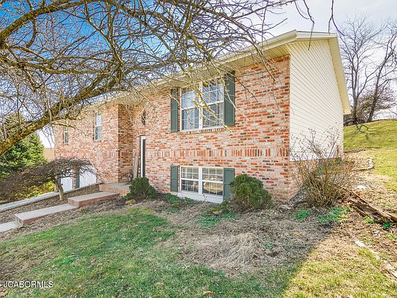 3rd image of 2731 Deardane Dr