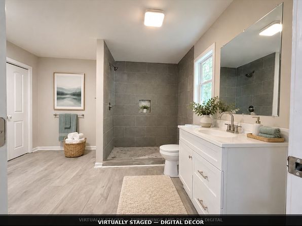 3751 Riverchase Cir
