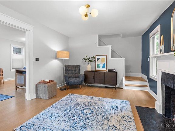 5th image of 3683 Saybrook Ave