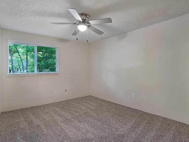 Maple Knoll Apartments — Photo 24