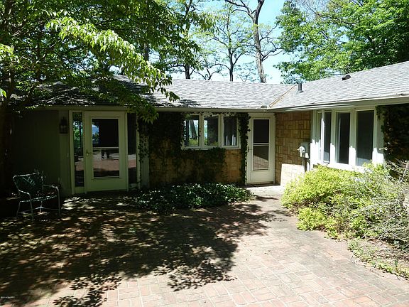 2nd image of 2464 Lakeshore Dr
