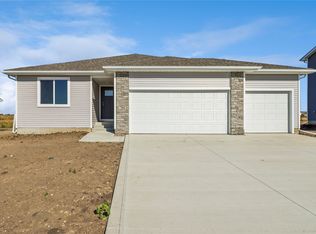 704 5th St NW, Bondurant, IA 50035