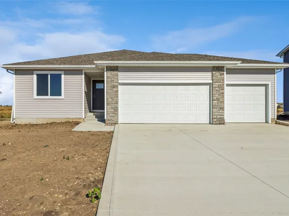 704 5th St NW, Bondurant, IA 50035