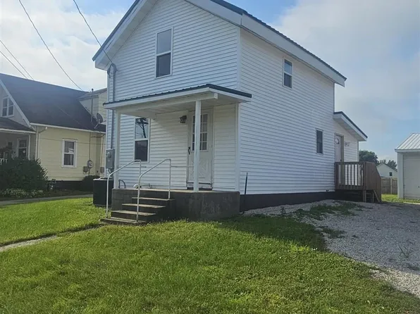 206 E Mission St, Strawberry Point, IA 52076