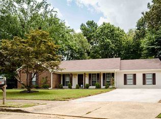 6973 Briar Hill Dr, Memphis, TN 38135