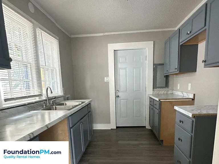 790 S Pkwy E — Photo 3