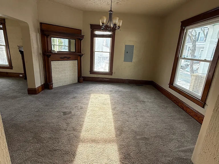 319 Clay St — Photo 3