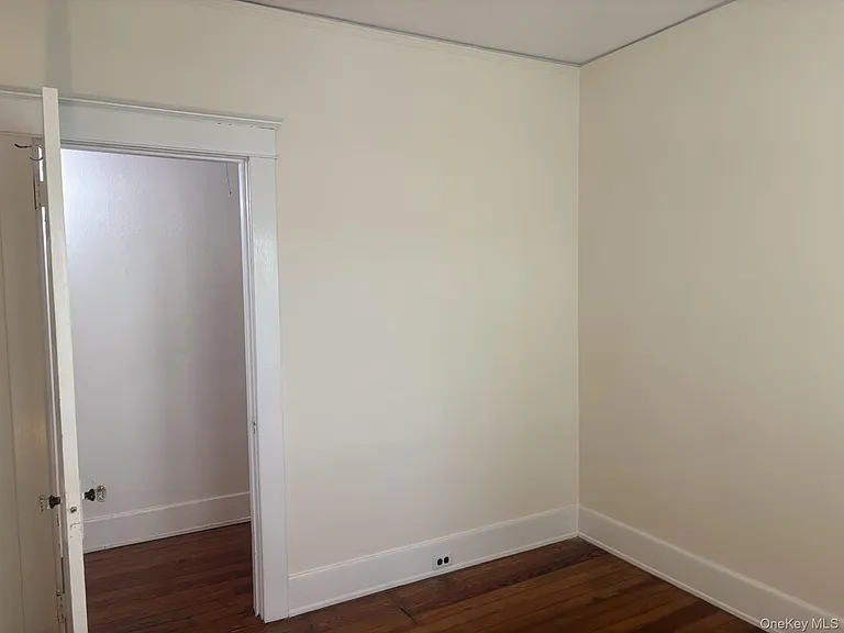 48 Ferris Pl — Photo 8