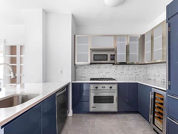 4th image of 80 Riverside Blvd APT 3L