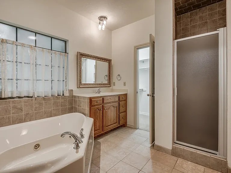 Master Bathroom Suite.
