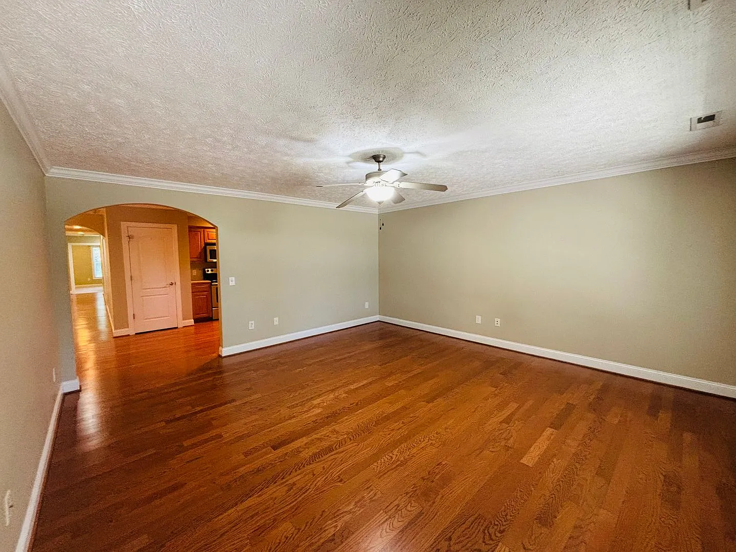 3 Bedroom, 2 Bath Townhouse — Photo 3