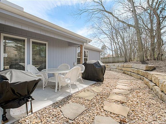 3rd image of 225 Terrace