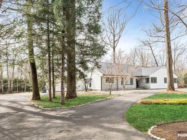 22 Rising Ridge Rd, Upper Saddle River, NJ 07458