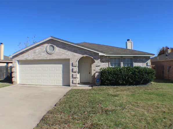 856 McCully St, White Settlement, TX 76108