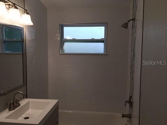 5th image of 5525 Bay St NE