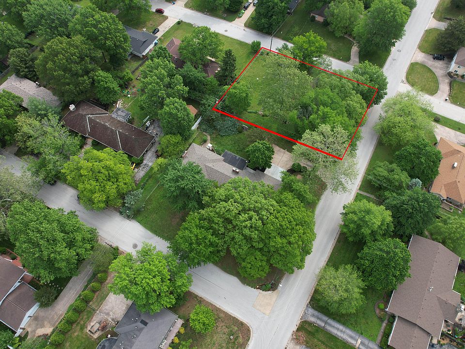 2nd image of 1529 S Charing Avenue