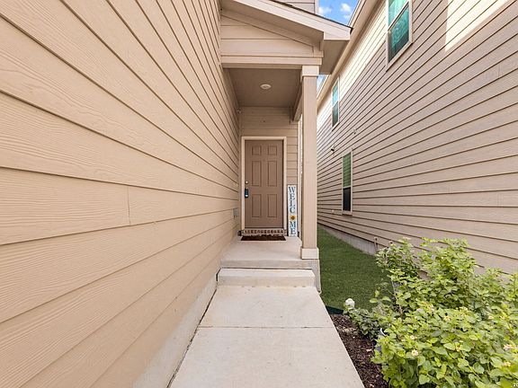 3rd image of 5911 Eckhert Rd. #105
